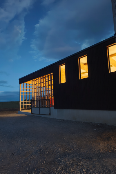 Läps Charpente : un chai viticole à taille humaine en ossature bois au cœur du vignoble montpelliérain