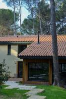 Notre zone d'activité pour ce service Pergola sur mesure en bois durable pour aménagement extérieur design et protection solaire efficace